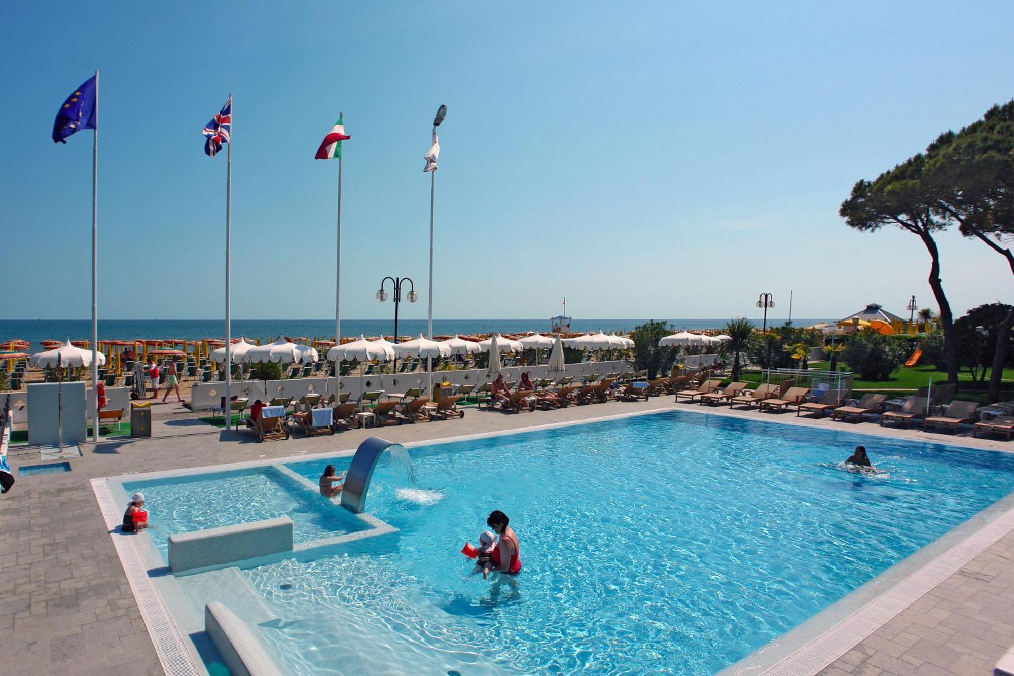 Hotel Cesare Augustus Jesolo Extérieur photo